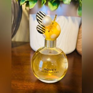 Marc Jacobs “Honey” perfume